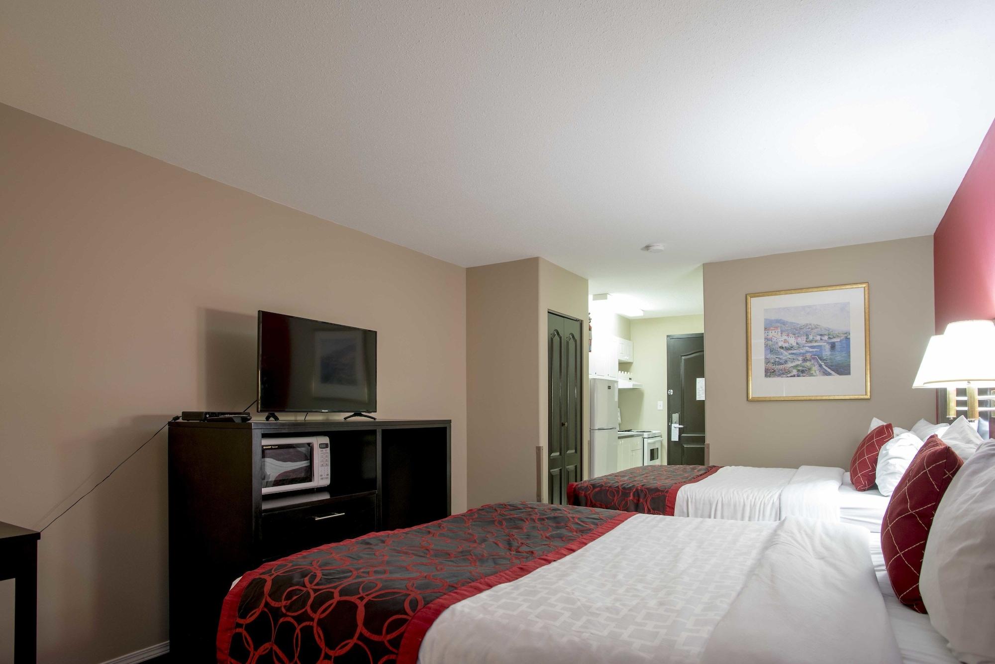 Hotel Ramada Limited 100 Mile House Esterno foto