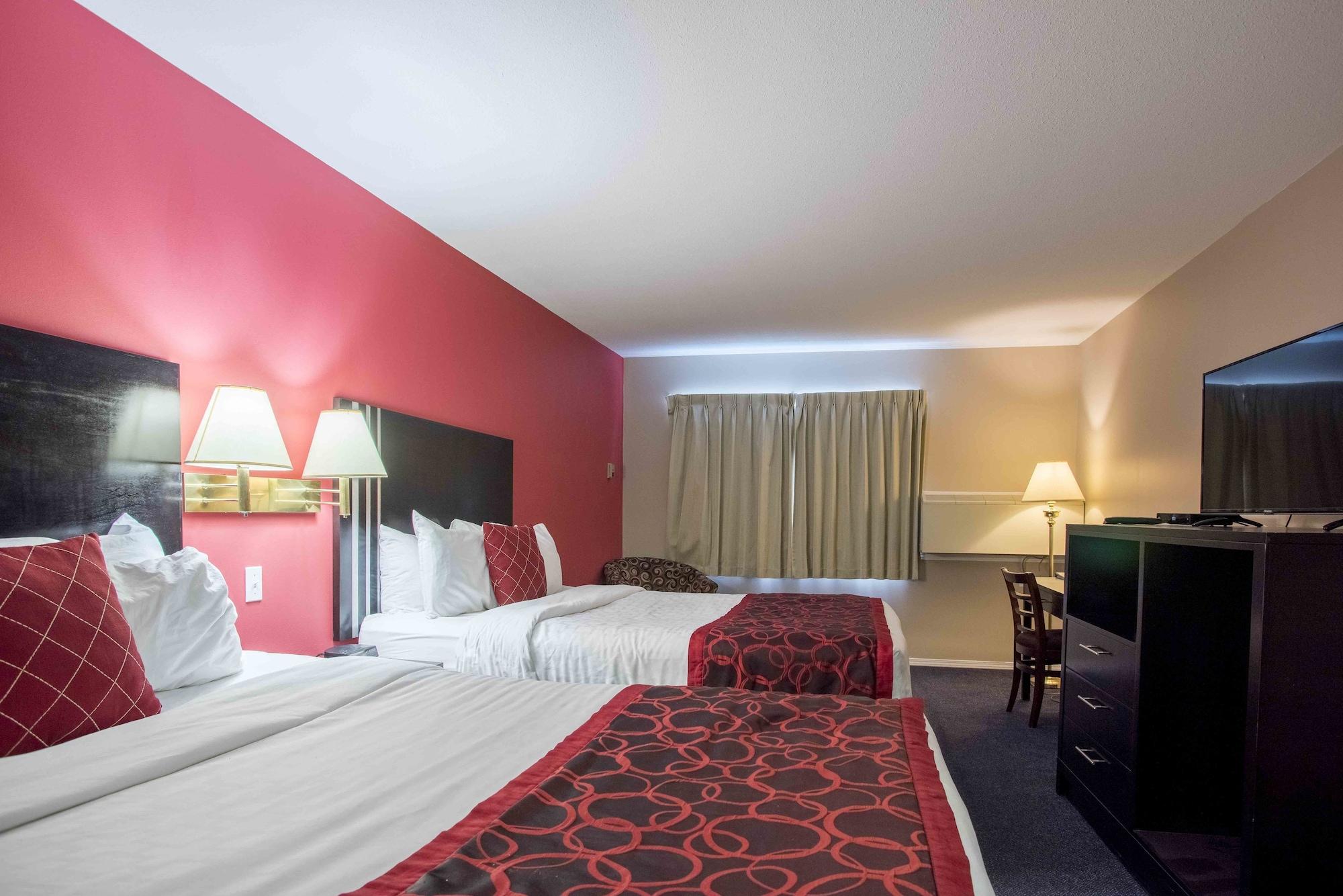 Hotel Ramada Limited 100 Mile House Esterno foto