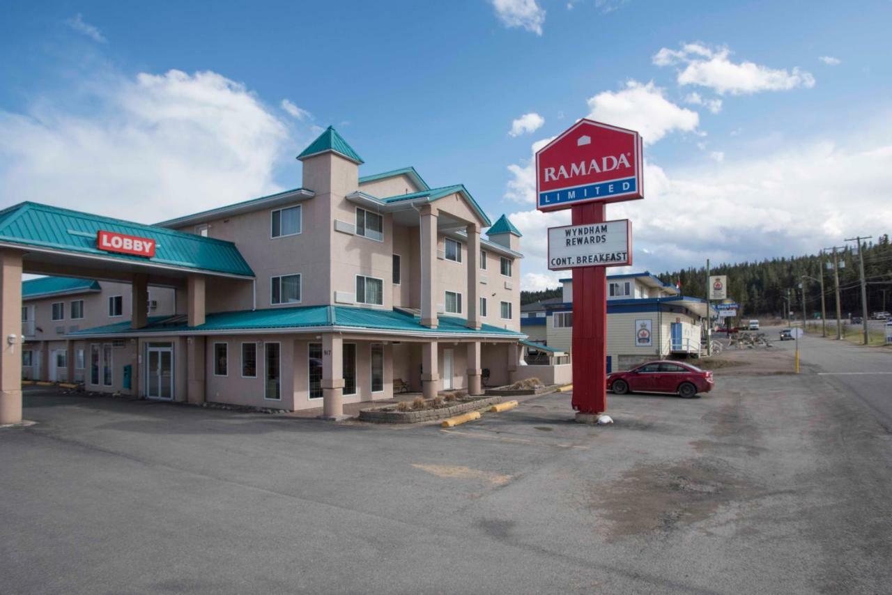 Hotel Ramada Limited 100 Mile House Esterno foto